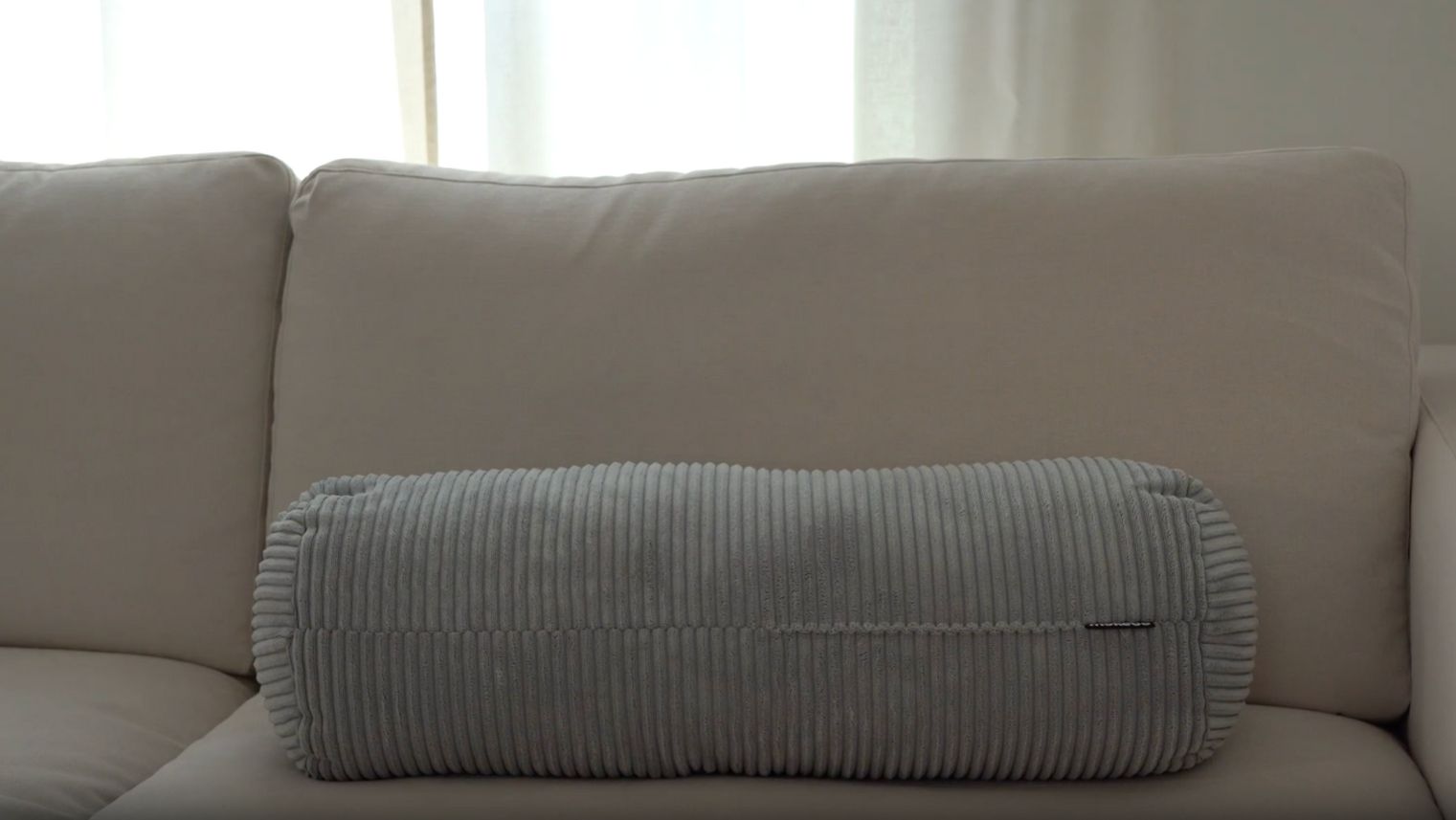 XXL Nackenrolle aus Cord in Hellgrau